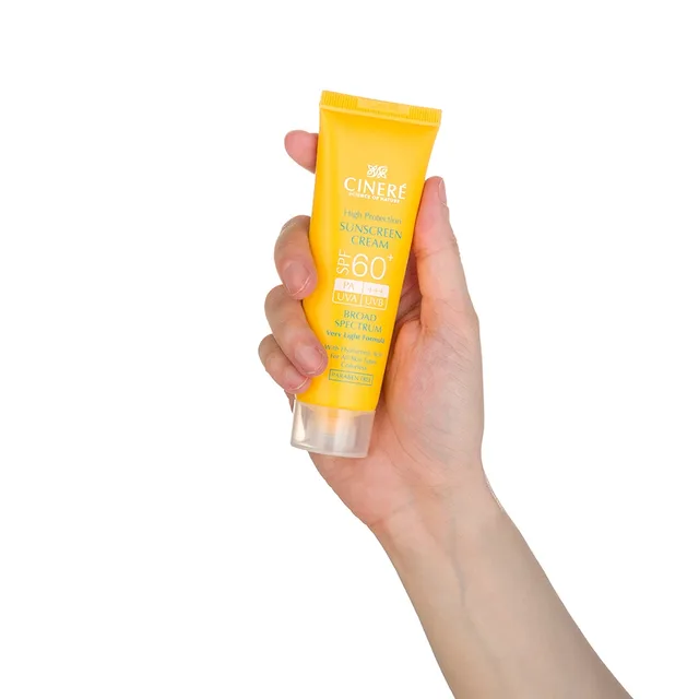 کرم ضد آفتاب بی رنگ سینره spf60 مناسب پوستهای نرمال تا خشک حجم 50میلی لیتر، تصویر شماره 5