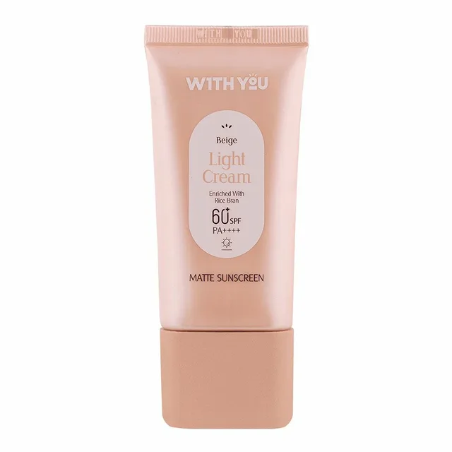کرم ضد آفتاب کرمی رنگی ویت یو SPF 60 مدل بژ روشن حجم 50 میلیلیتر