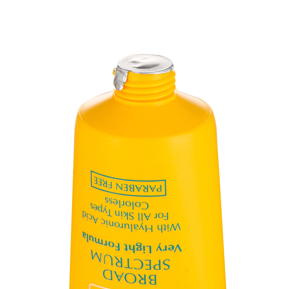 کرم ضد آفتاب بی رنگ سینره spf60 مناسب پوستهای نرمال تا خشک حجم 50میلی لیتر